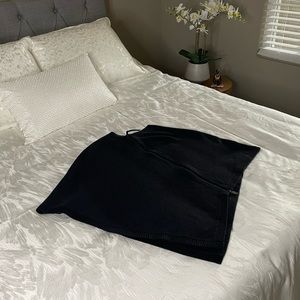 Lululemon On the go poncho 💯 wool asymmetrical wrap - black